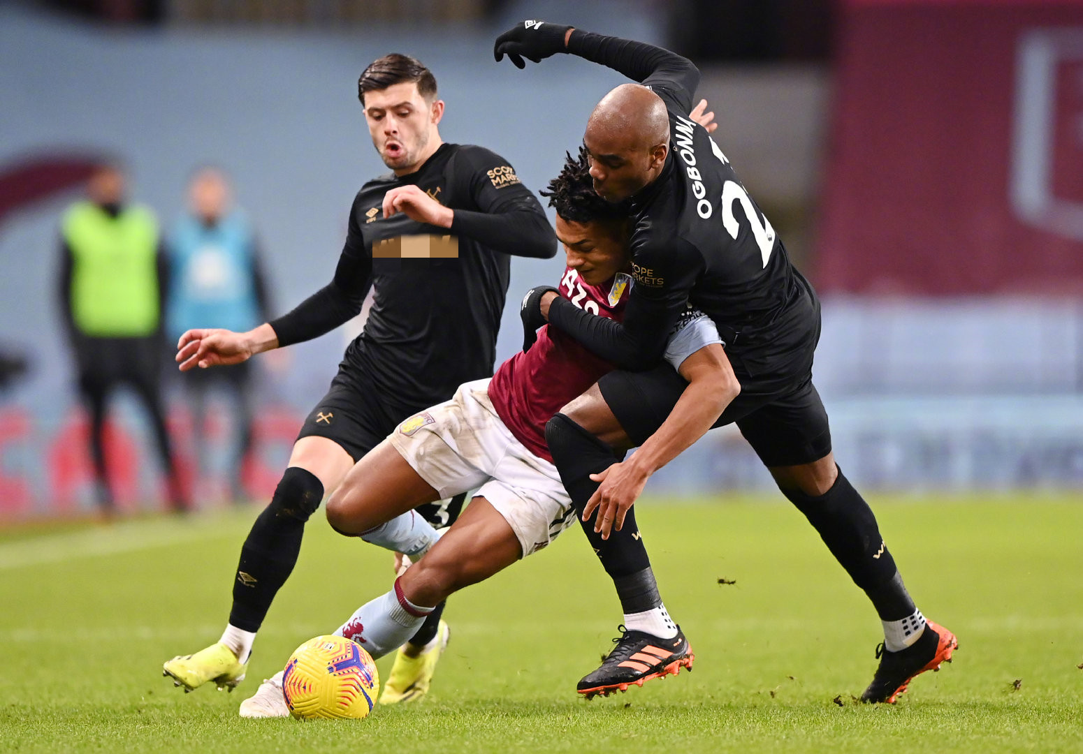 谢婷婷分享全家福为女儿庆祝生日，喂外甥女吃饭时眼神中满是宠爱 明星.