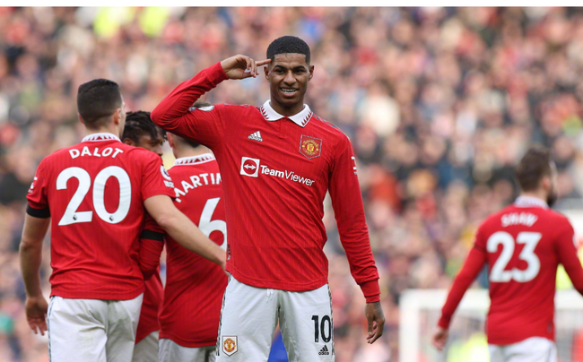 “我习惯了他拒绝我” – 艾德里安·刘易斯（Adrian Lewis）开玩笑，他在发现菲尔·泰勒（Phil Taylor）之后几乎推迟了飞镖的回报.